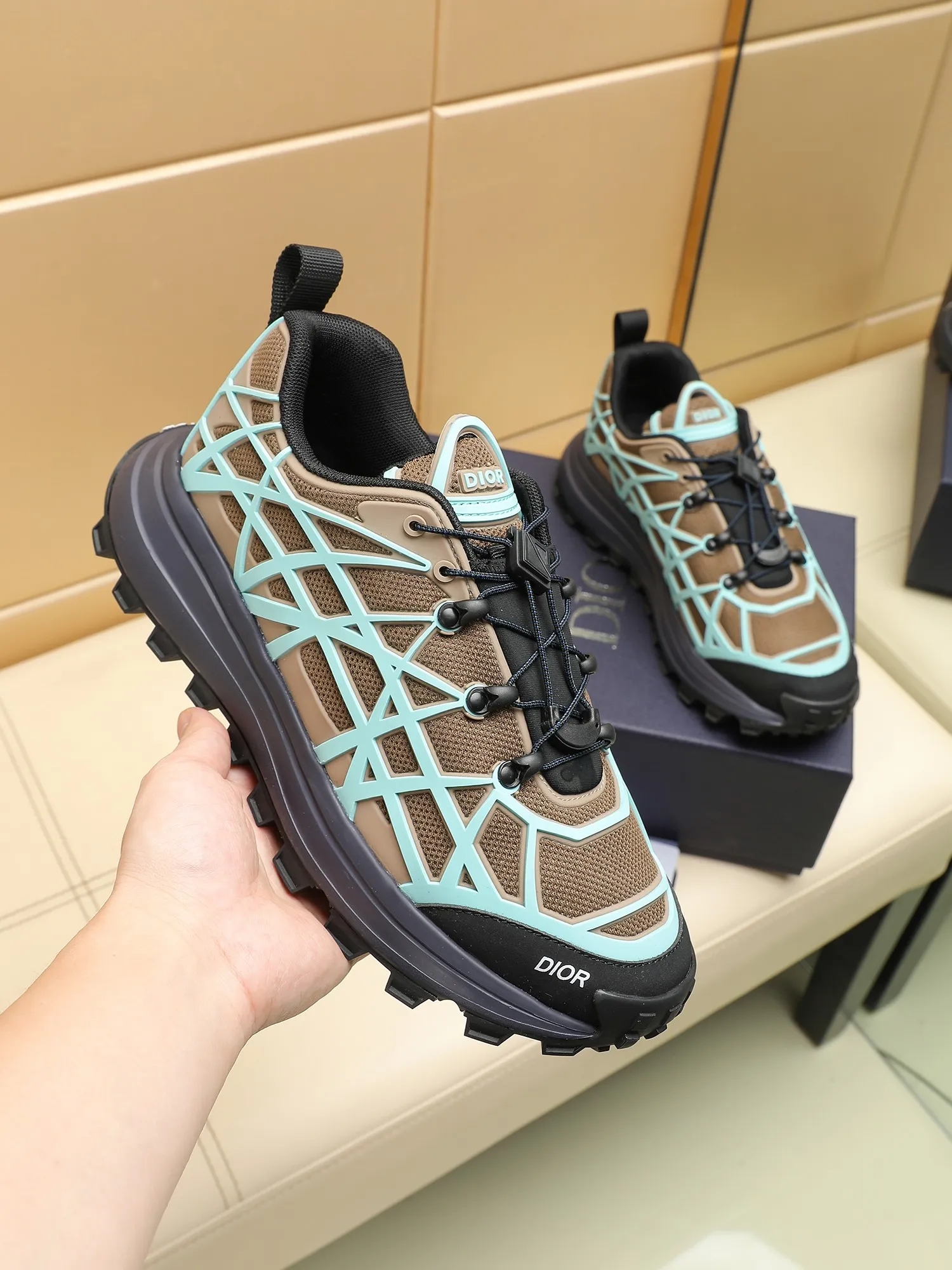 Men's Men's Shoes 💰520 [New Style] 🏍️🏍️Dior-B31 RUNNER sneakers highlight the fashionable silhouette, decorated with curved cannage pattern, reinterpreting classic patterns in a structural style, enriching Dior's 2023 summer men's wear series. Meticulously crafted using the advanced craftsmanship of hiking shoes, it blends outdoor culture with Dior heritage. Code number 38-45, multiple colors available, 38-44 (45 can be customized